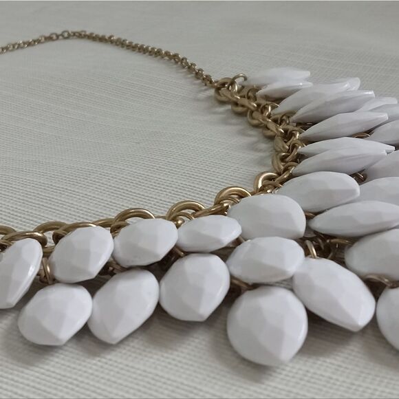 White & Gold Toned Acrylic Pointed Oval Beaded Bib Cluster Statement Necklace - Picture 6 of 12